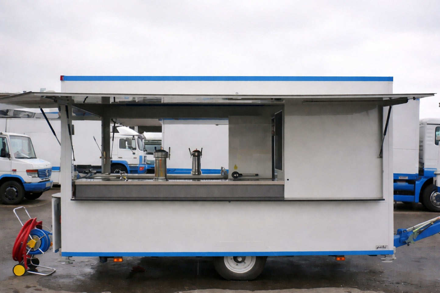 Anfrage für Schankwagen (integrierte Kühlung und 4 Schankhähne)